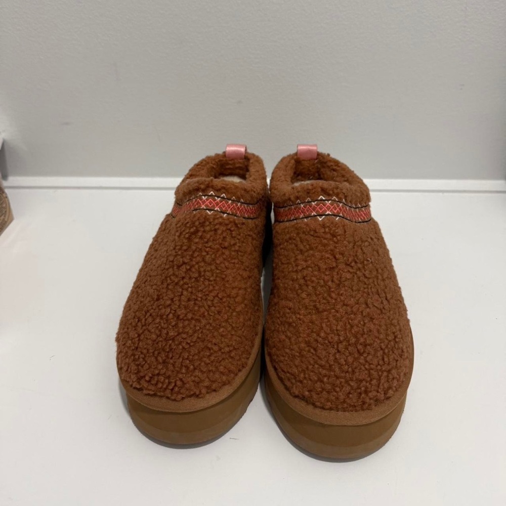 BNWT - UGG Women’s Tazz Slippers